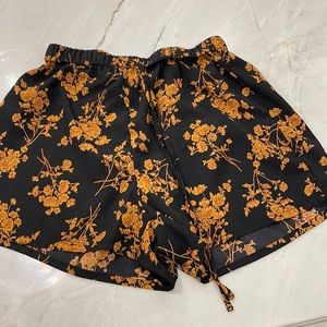 Cute airy shorts size M. Brand new without the tags.